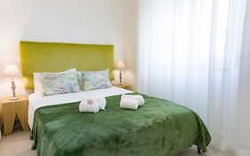 Lalitana Center Apartment